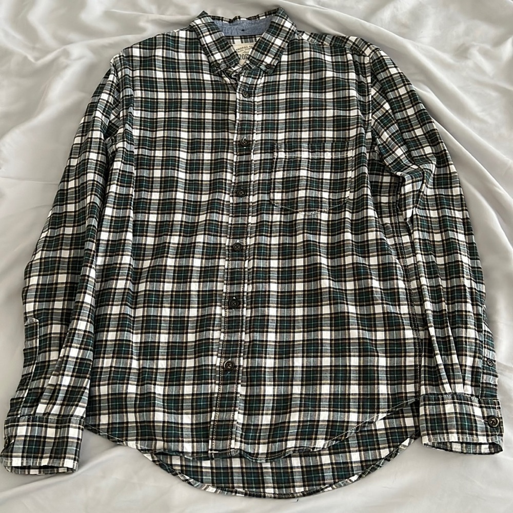 Aeropostale Men’s Long Sleeve Button Down Shirt, Size S